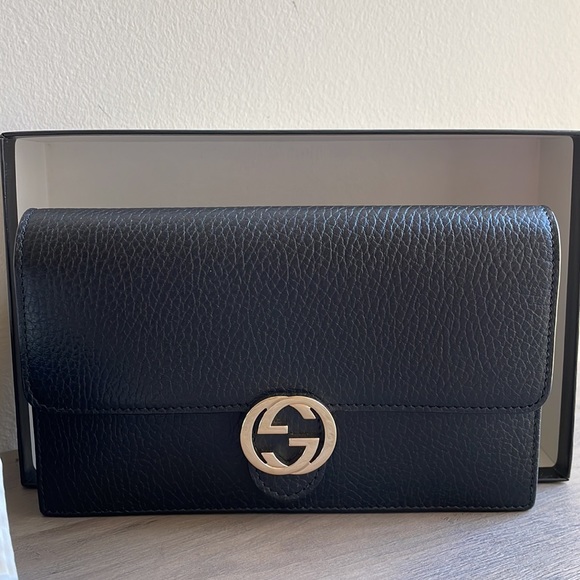 Gucci Handbags - Gucci wallet purse